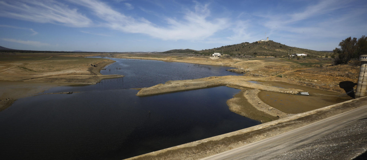 Escasez de agua en el embalse de Sierra Boyera en Bélmez