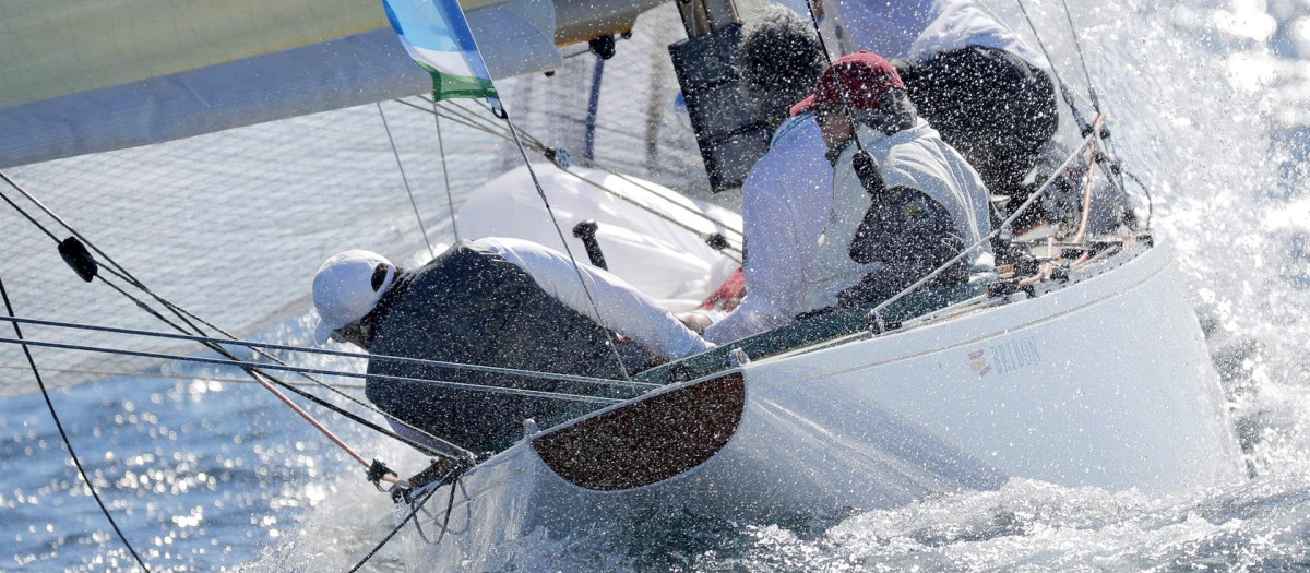 Juan Carlos I, en aguas de Sanxenxo