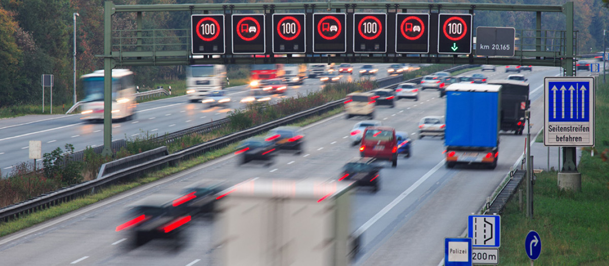 Circular por debajo de la velocidad mínima de la vía también supone una multa