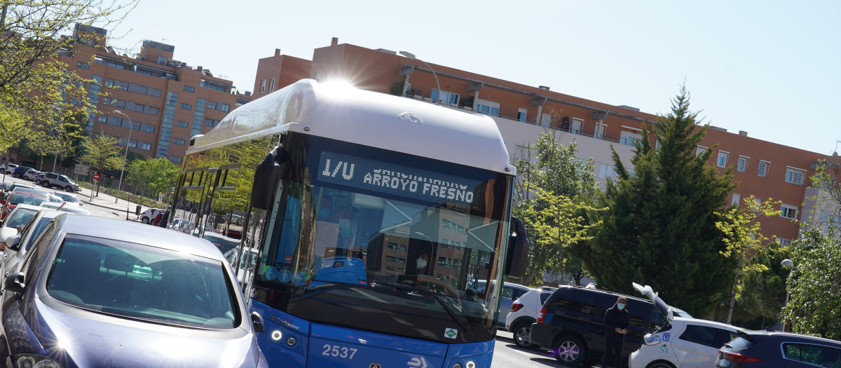 Autobús de la EMT que recorre el norte de la ciudad