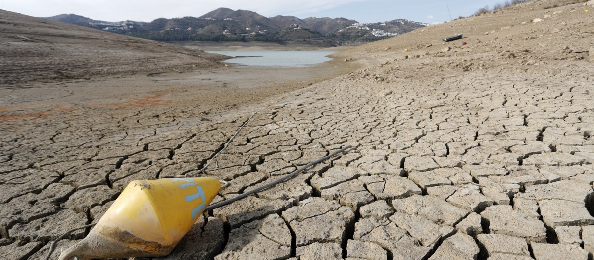 El embalse de La Viñuela, ubicado en La Axarquía