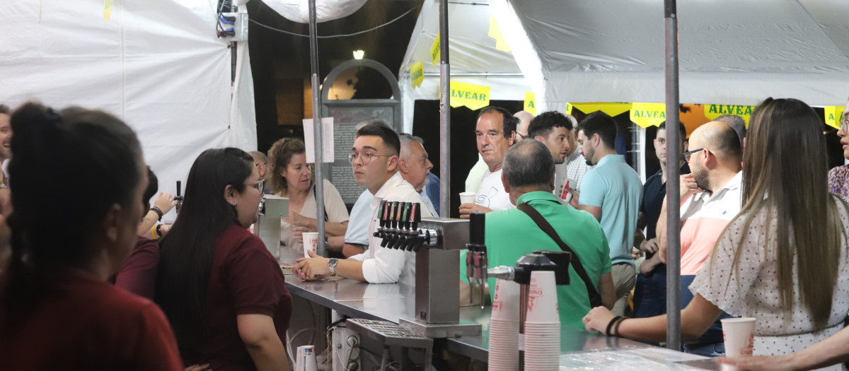 Ambiente del viernes noches en las Cruces de Mayo