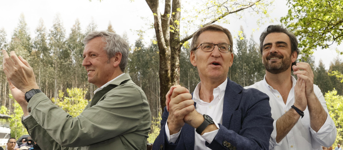 Feijóo, junto al presidente de la Xunta, Alfonso Rueda, y el presidente provincial, Diego Calvo