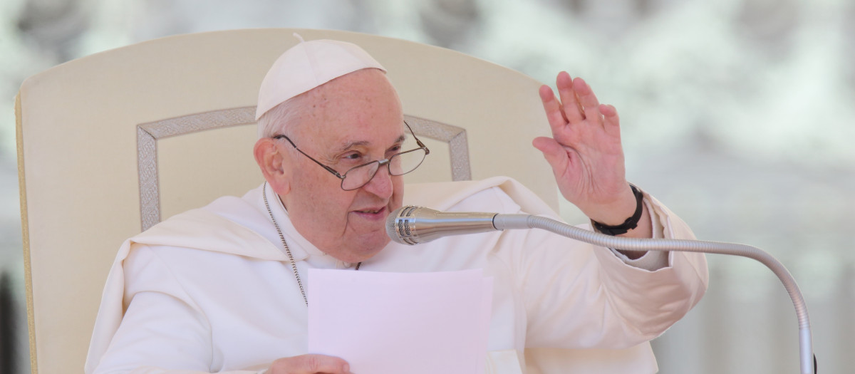 26 April 2023, Vatican, Vatican City: Pope Francis attends Wednesday general audience at St. Peter's square in The Vatican. Photo: Evandro Inetti/ZUMA Press Wire/dpa
Evandro Inetti/Zuma Press Wire/D / Dpa
26/4/2023 ONLY FOR USE IN SPAIN