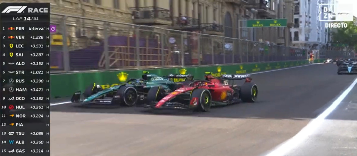 El momento del adelantamiento de Fernando Alonso a Sainz en Bakú