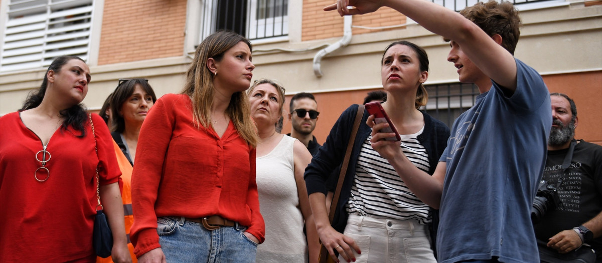 La candidata de Podemos en la Comunidad de Madrid, Alejandra Jacinto, junto a la ministra de Igualdad, Irene Montero