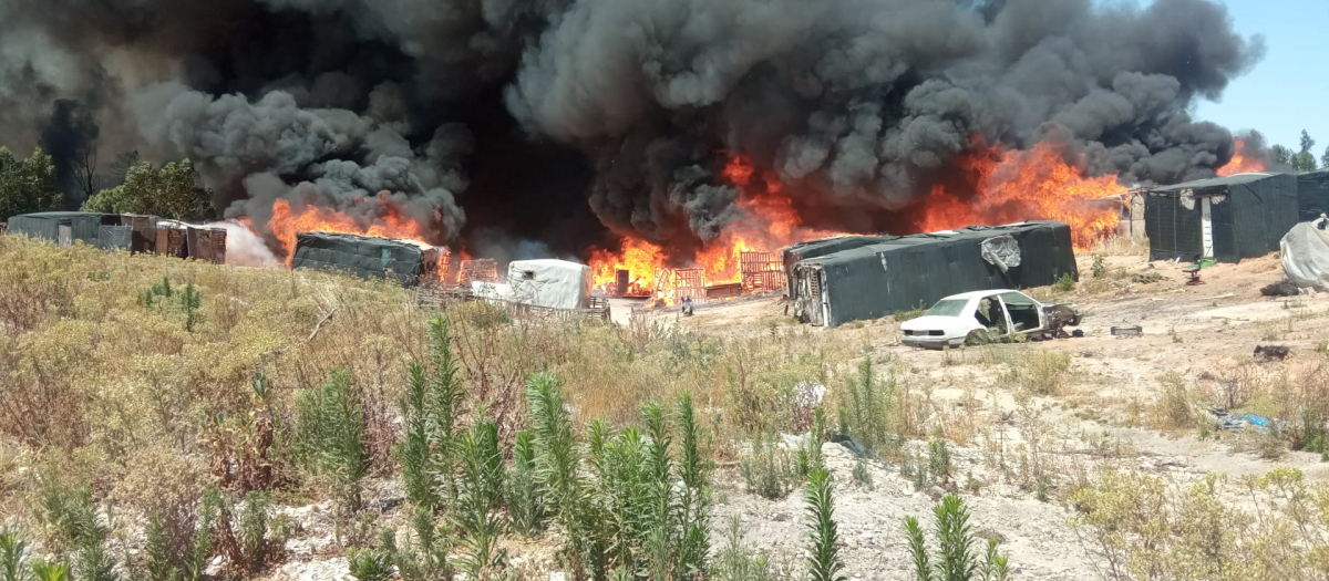 Incendio en el poblado chabolista de Palos de la Frontera, en Huelva