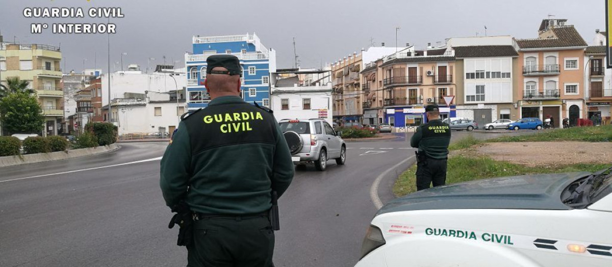 Agentes de la Guardia Civil en Puente Genil