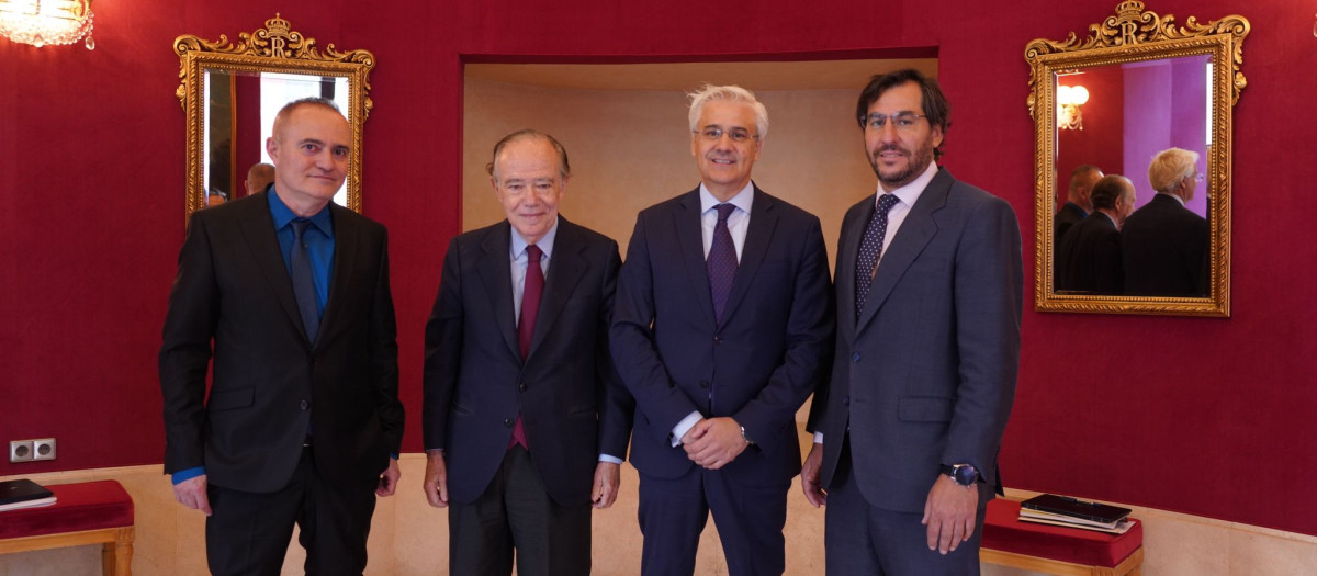 Joan Matabosch (director artístico), Gregorio Marañón (presidente), Ignacio García Belenguer (director general) y Borja Ezcurra (director general adjunto) en el Teatro Real