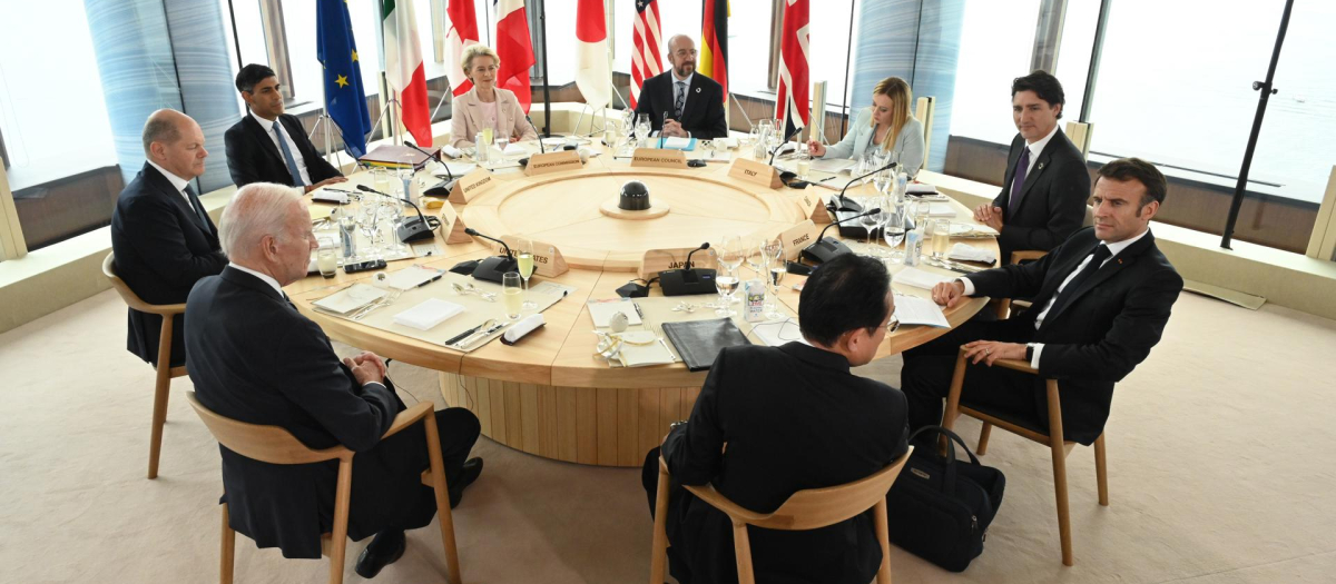 Hiroshima (Japan), 19/05/2023.- A handout photo made available by the G7 Hiroshima Summit Host shows (L-R) US President Joe Biden, German Chancellor Olaf Scholz, Britain's Prime Minister Rishi Sunak, European Commission President Ursula von der Leyen, President of the European Council Charles Michel, Italian Prime Minister Giorgia Meloni, Canadian Prime Minister Justin Trudeau, French President Emmanuel Macron and Japan's Prime Minister Fumio Kishida attending a working lunch meeting during the G7 Hiroshima Summit in Hiroshima, Japan, 19 May 2023. The G7 Hiroshima Summit will be held from 19 to 21 May 2023. (Japón, Reino Unido) EFE/EPA/G7 Hiroshima Summit Host HANDOUT EDITORIAL USE ONLY/NO SALES