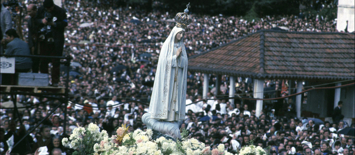 VIRGEN DE FATIMA. PROCESION EN SU SANTUARIO DE FATIMA EN PORTUGAL