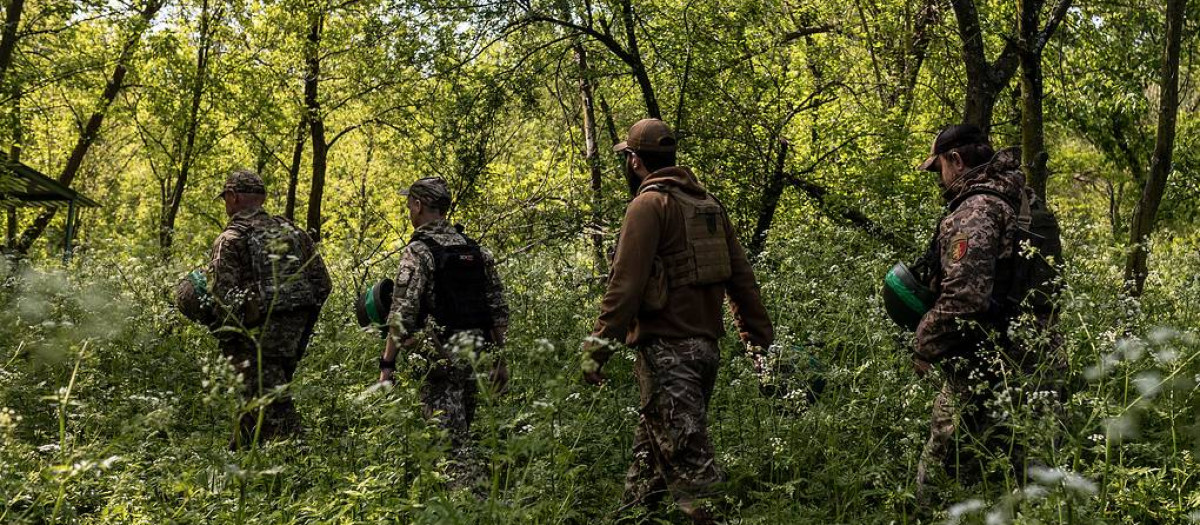 Militares se desplazan en una zona rural de Belgorot