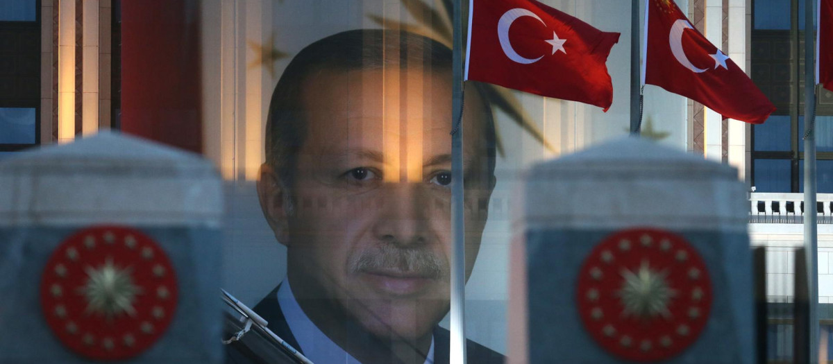 Una fotografía del presidente turco, Recep Tayyip Erdogan, en el palacio presidencial de Ankara