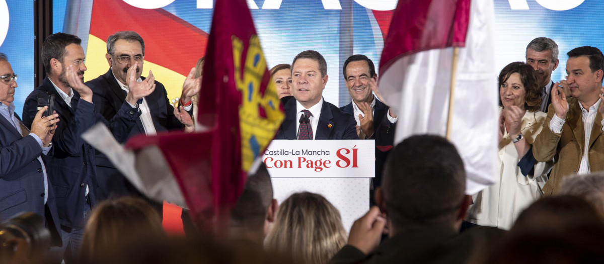 TOLEDO (CASTILLA-LA MANCHA), 29/05/2023.- Emiliano García-Page ha logrado revalidar como presidente de Castilla-La Mancha y mantiene la mayoría absoluta para el PSOE en esta comunidad autónoma, la única que se mantiene en un escenario de victoria del PP a pocos meses de las elecciones generales. EFE/ Ismael Herrero