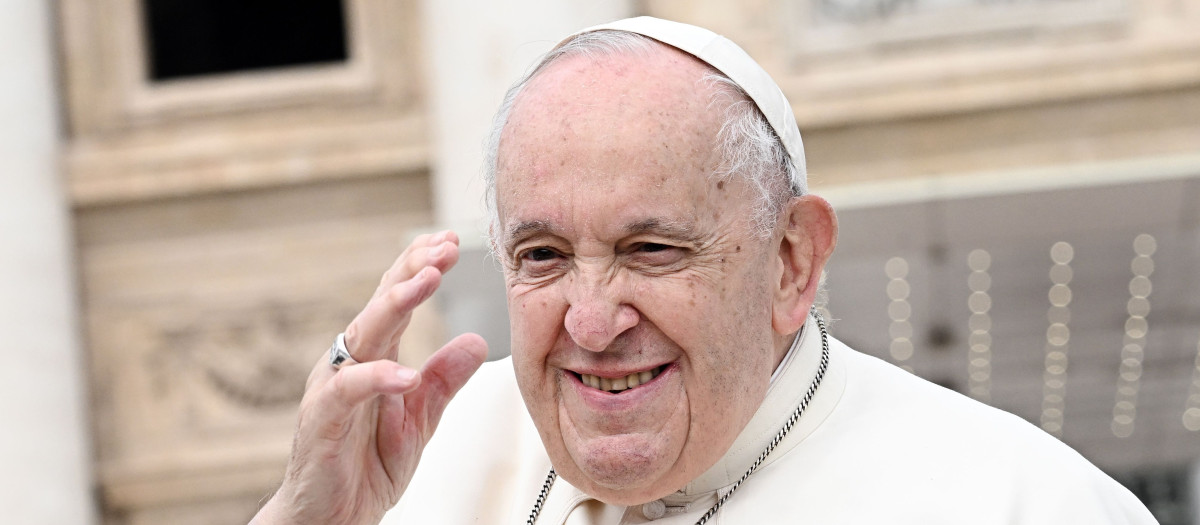 Pope Francis during the Wednesday general audience in Saint Peter's Square at the Vatican, 17 May 2023.
 *** Local Caption *** .