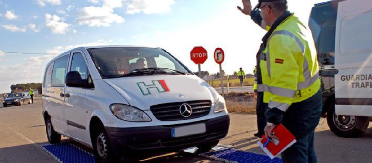 La Guardia Civil dispone de procedimientos para realizar ITV móviles en carretera