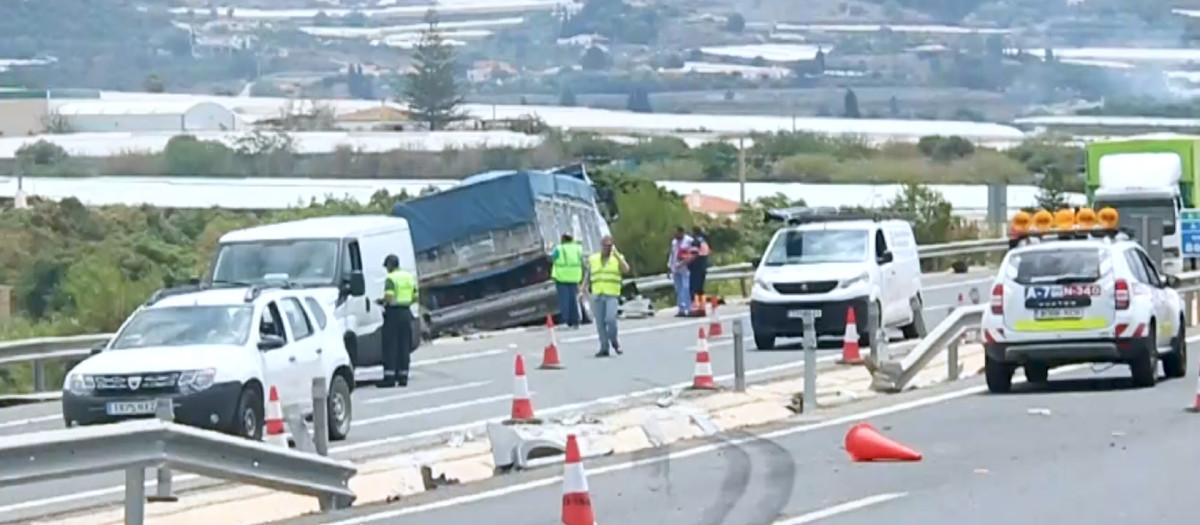 Imagen del lugar del accidente en la carretera A-7en Motril, Granada