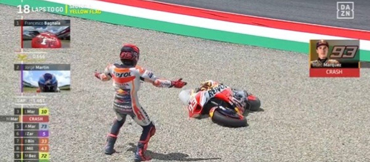 Marc Márquez se levanta resignado tras caerse en Mugello