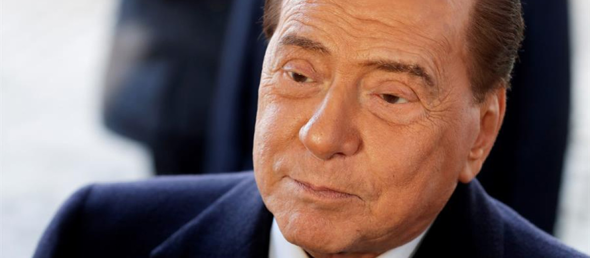 El ex primer ministro italiano Silvio Berlusconi llega por el Partido Popular Europeo