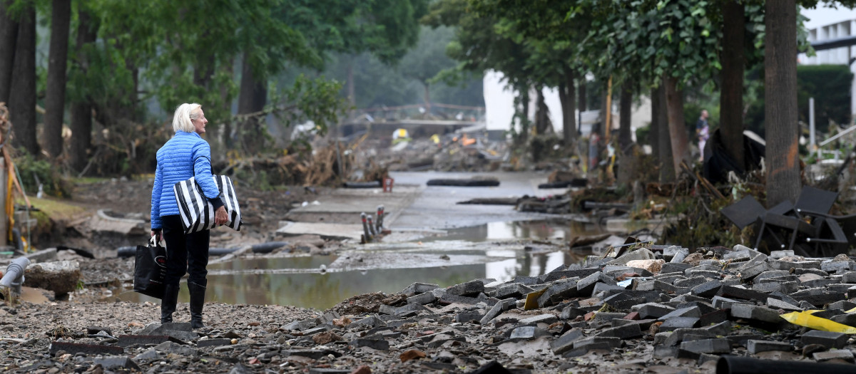 Calle devastada después de que las inundaciones causaran grandes daños en Bad Neuenahr-Ahrweiler, en el oeste de Alemania