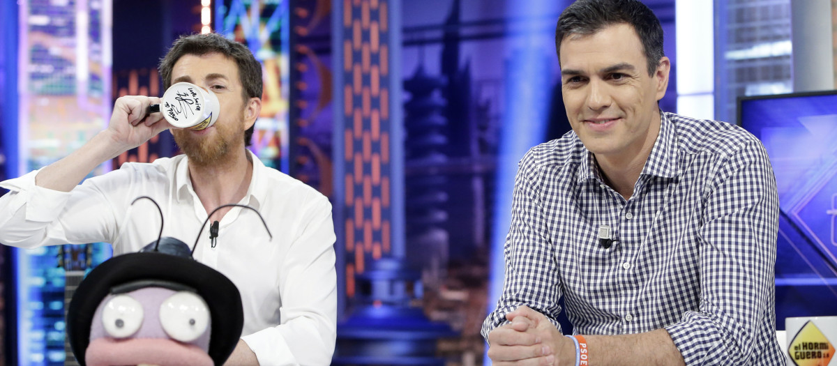 Sánchez, junto a Pablo Motos, en su visita a El Hormiguero en 2016