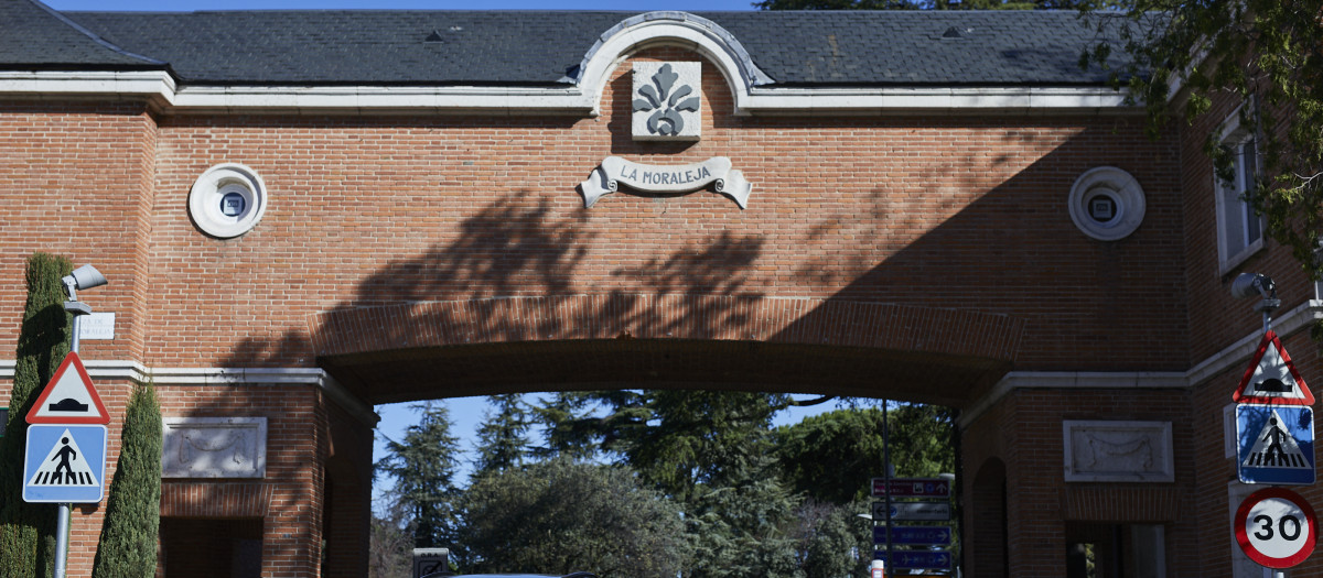 Entrada a la urbanización madrileña situada en el municipio madrileño de Alcobendas