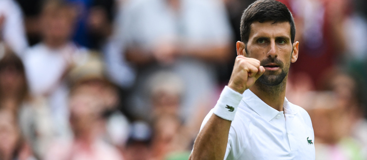 Novak Djokovic ha iniciado la defensa del título de Wimbledon sin problemas