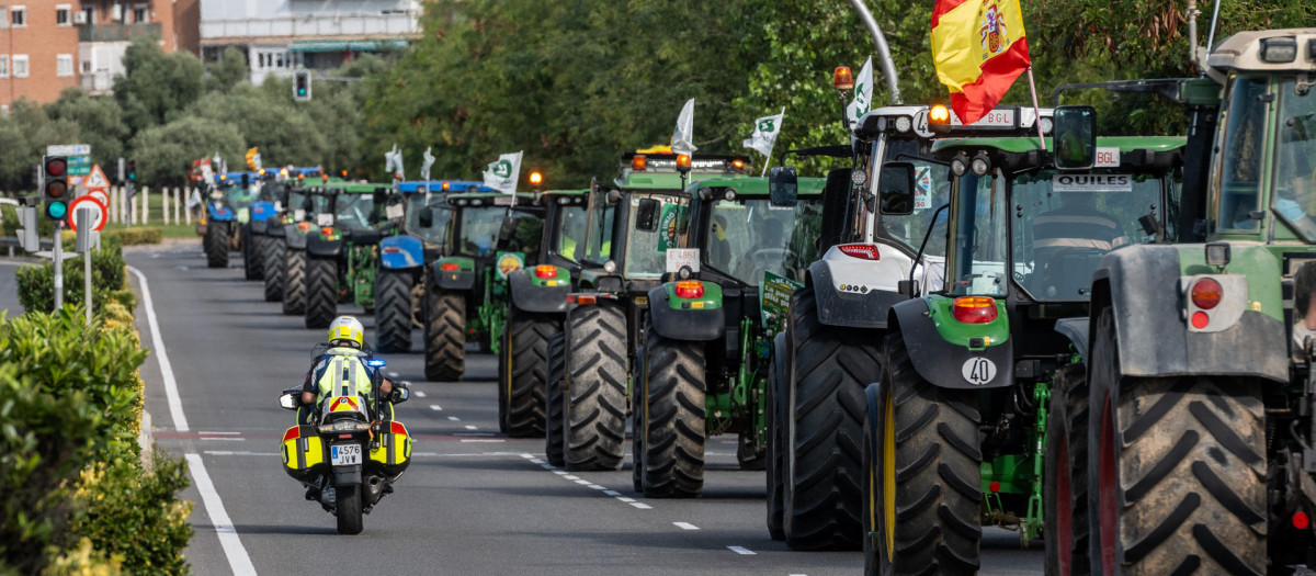 Directo | Tractorada de protesta en el Ministerio de Agricultura para pedir ayudas
