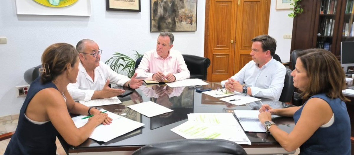 Reunión entre los representantes del Ayuntamiento de Lucena y de la UCO