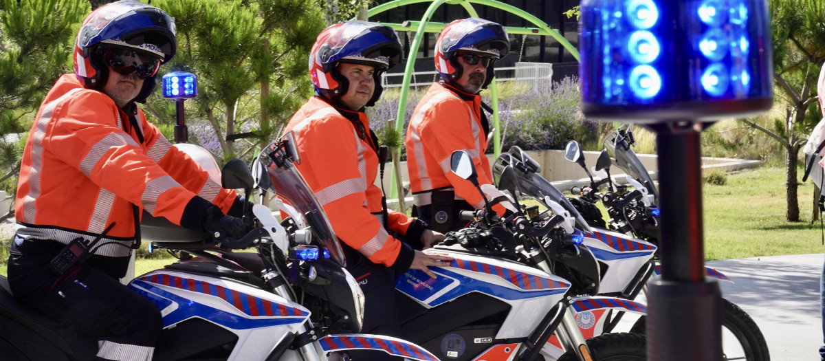 Agentes de movilidad con las nuevas motos de trial