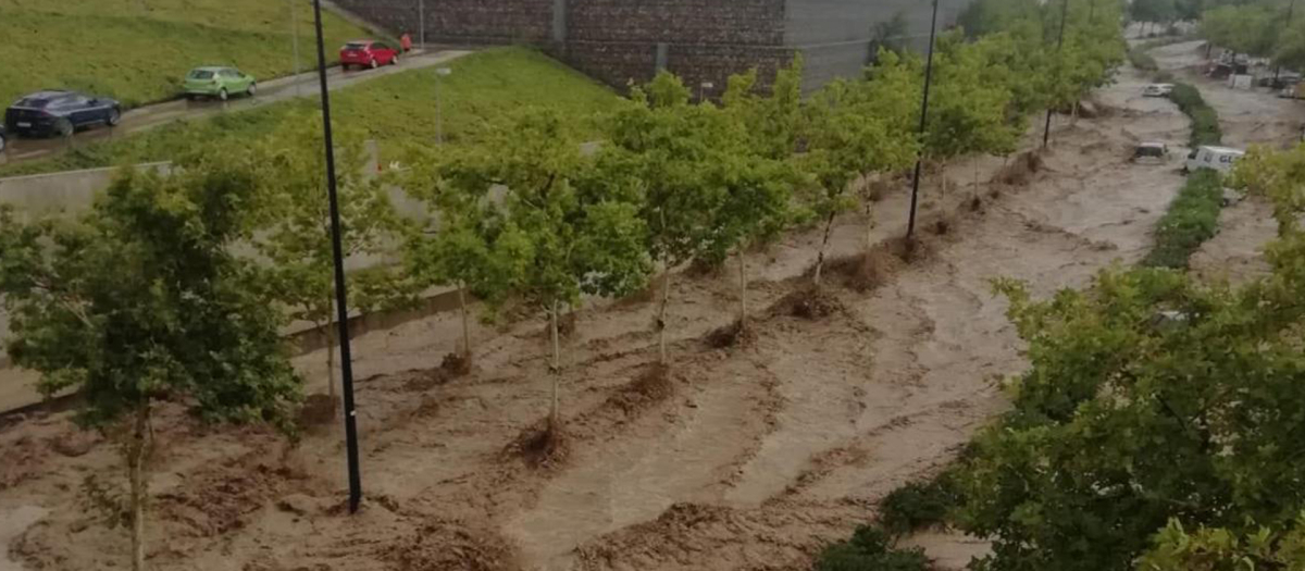 Una riada a causa de las fuertes lluvias inunda Zaragoza capital