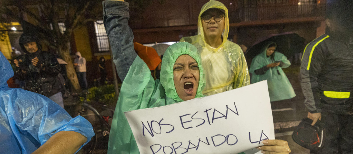 Los guatemaltecos celebran las elecciones