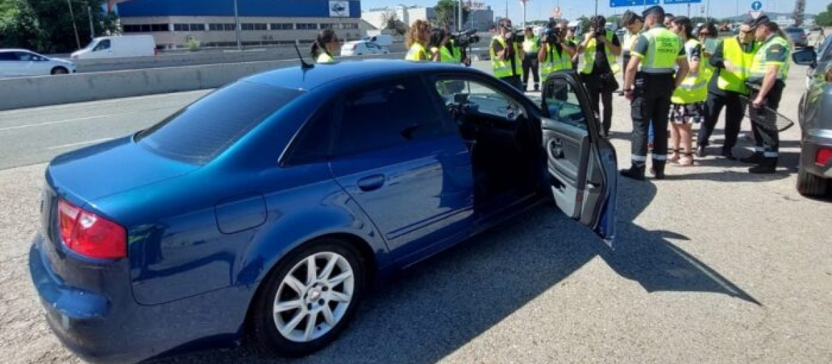 Los coches camuflados de la Guardia Civil basan su eficacia en la conexión digital