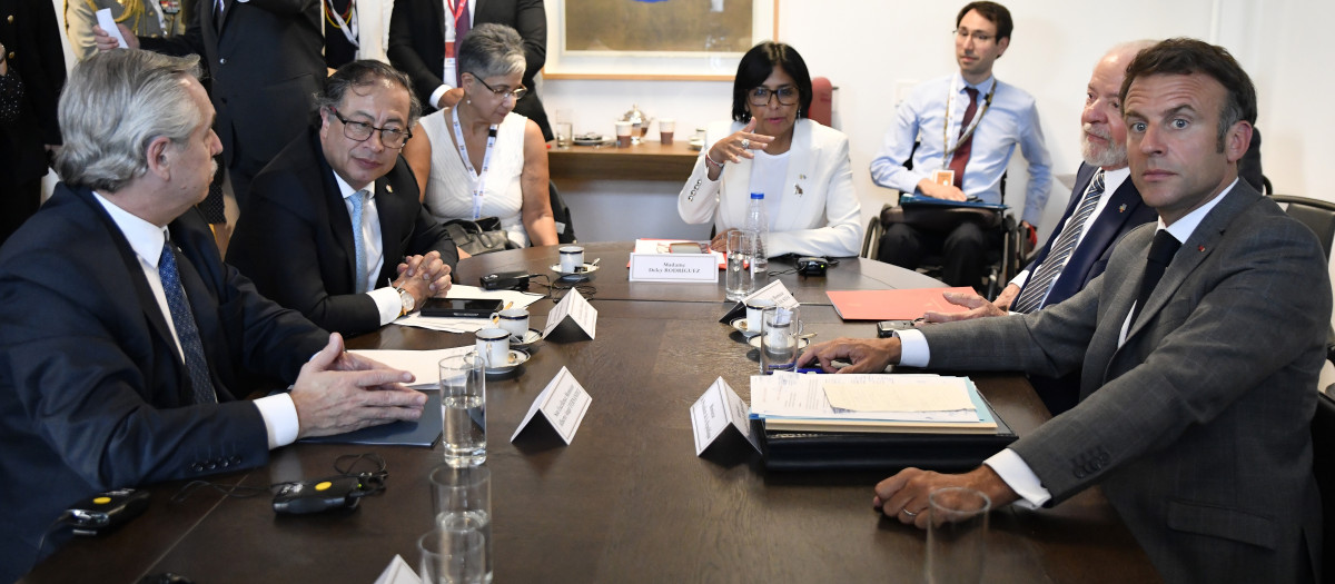 Un momento de la reunión con el Gobierno venezolano