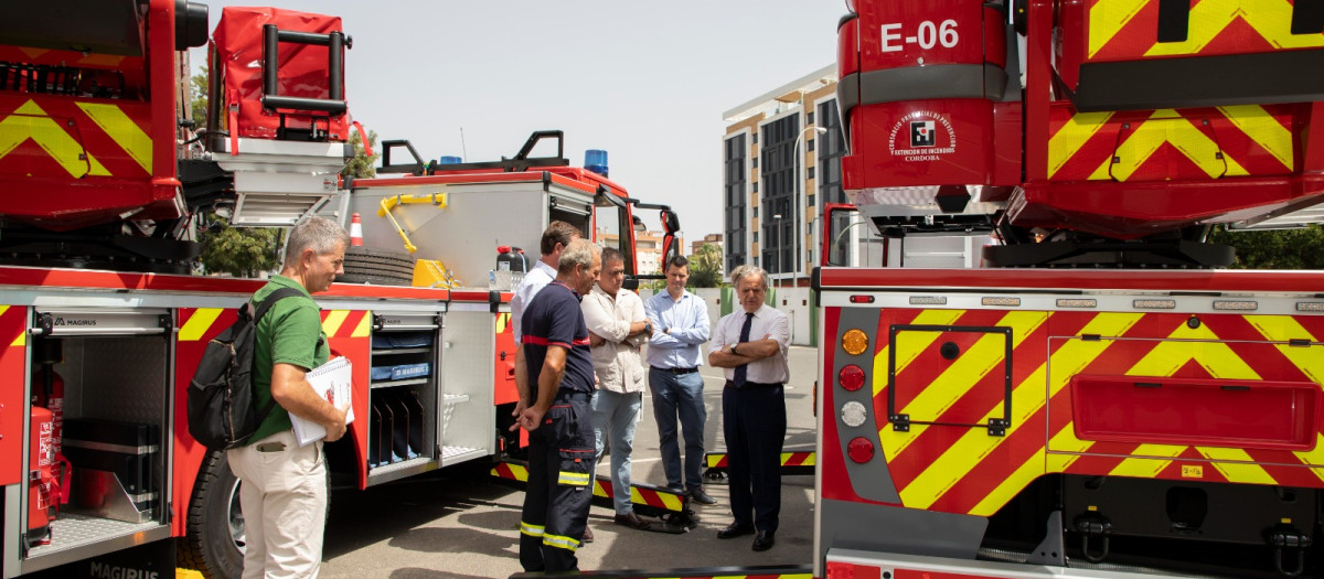 Presentación de los nuevos camiones de bomberos de la Diputación de Córdoba