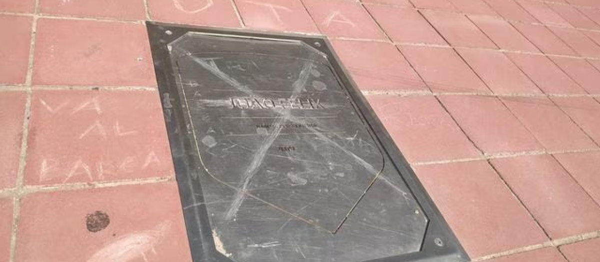 La placa de Joao Félix aparece dañada