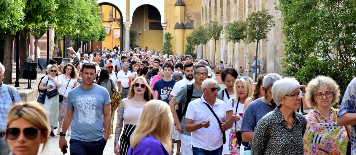 Turistas en la Mezquita-Catedral de Córdoba