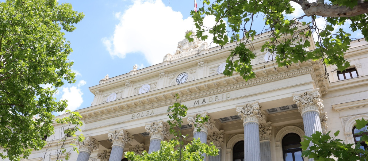 Fachada del Palacio de la Bolsa de Madrid.