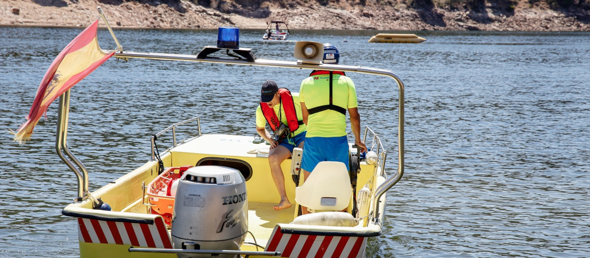 Socorristas del Summa 112 realizan un simulacro de ahogamiento