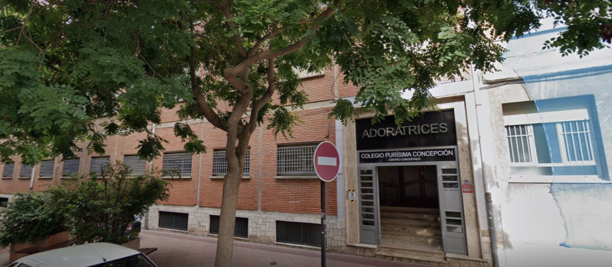 Fachada del colegio Adoratrices de Logroño