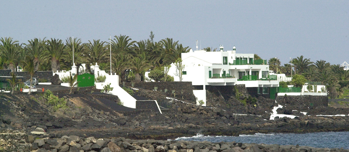 PLANO GENERAL DE LA MARETA , CASA REAL EN COSTA TEGUISE
LANZ / © KORPA
10/03/2005
LANZAROTE *** Local Caption *** IN THIS PICTURED HOUSE OF KINGS OF SPAIN IN COSTA TEGUISE IN LANZAROTE