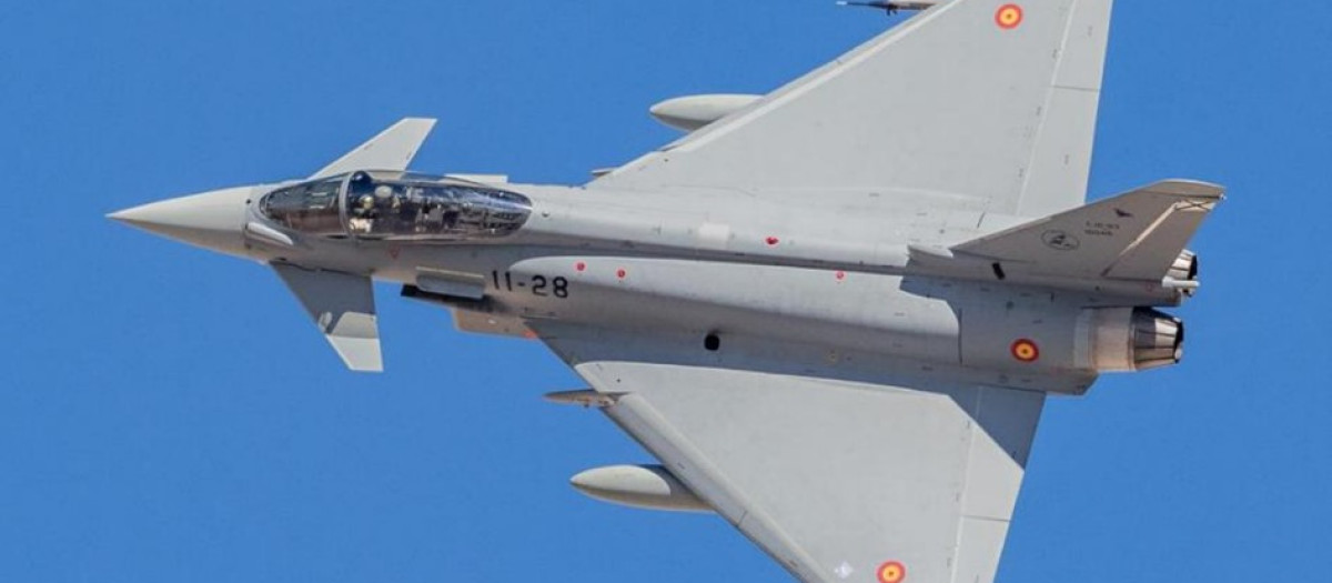 Un Eurofighter en vuelo del Ala 11