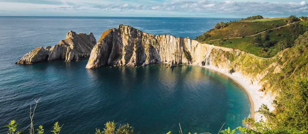 Playa del Silencio, ubicada en el concejo de Cudillero (Asturias)