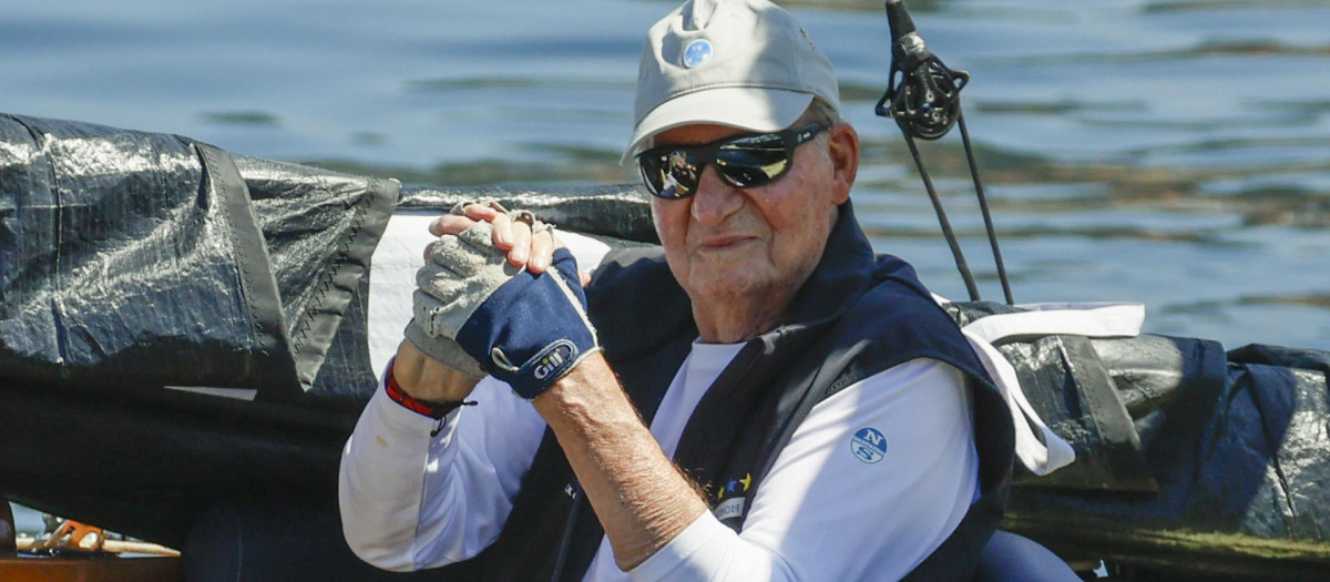 El Rey emérito Juan Carlos I, a bordo del Bribón, este domingo