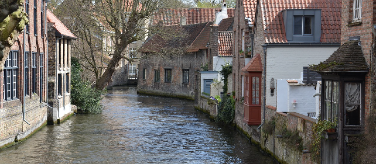 Un canal de Brujas, "la Venecia del norte"