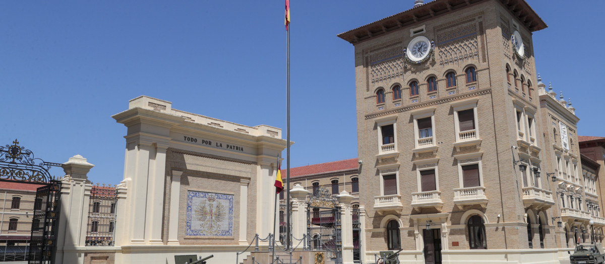 Entrada a la Academia General del Aire