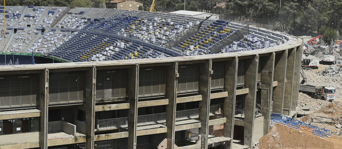 Vista aérea del Camp Nou: cuesta reconocerlo ante el avance de las obras