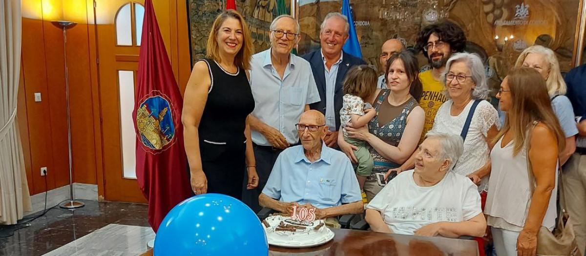 Homenaje del Ayuntamiento a José Escobar