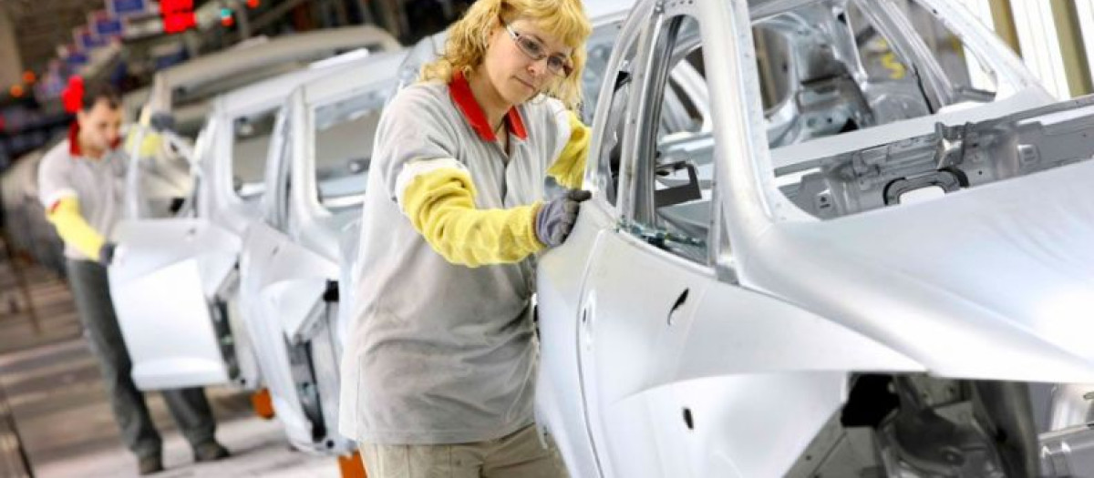 Las fábricas de coches españolas están en pleno proceso de adaptación a la electrificación