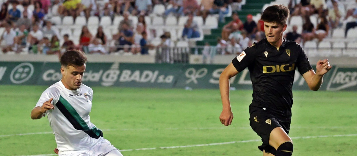 Carlos García en el partido entre Córdoba y Cádiz de pretemporada